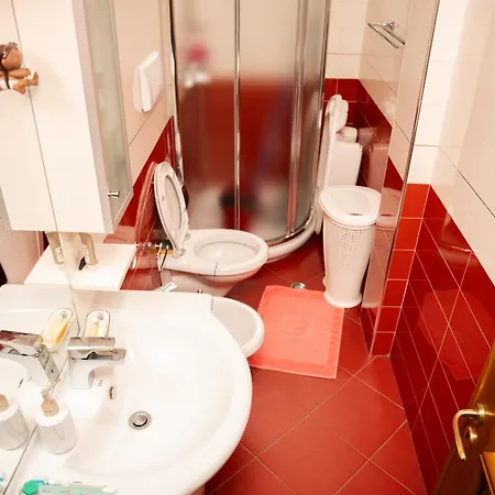 Modern House In Prime Location, Tirana, Albania 아파트 티라나