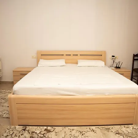 Modern House In Prime Location, Tirana, Albania 티라나