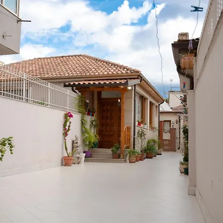 Modern House In Prime Location, Tirana, Albania 아파트 *